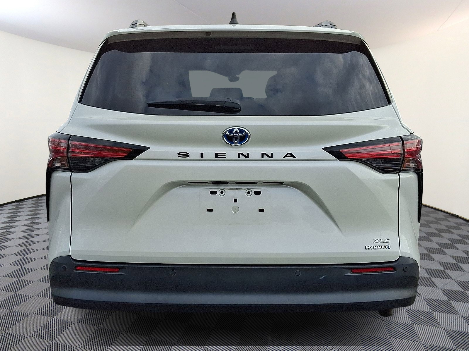 2021 Toyota Sienna XLE photo 3