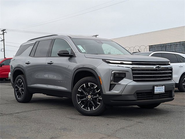 2025 Chevrolet Traverse photo 2