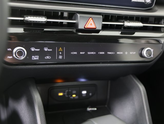 2026 Kia Sportage SX photo 16