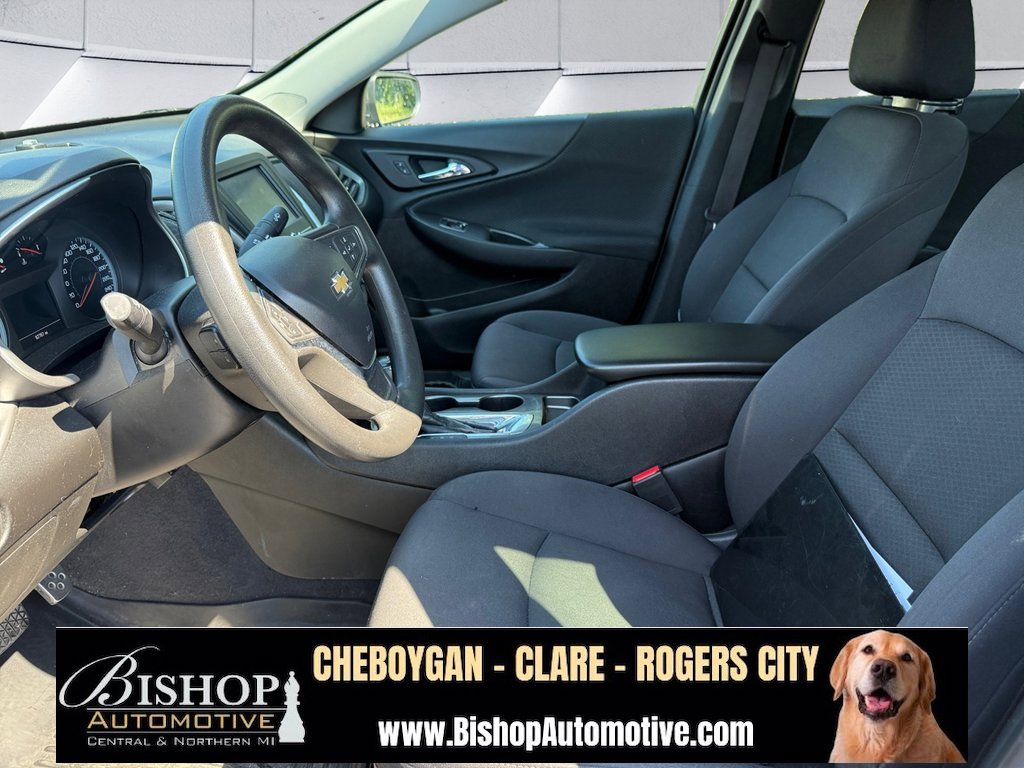 2017 Chevrolet Malibu LS photo 4