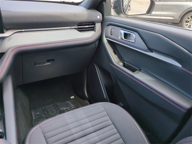 2025 Ford Explorer ST-Line photo 16