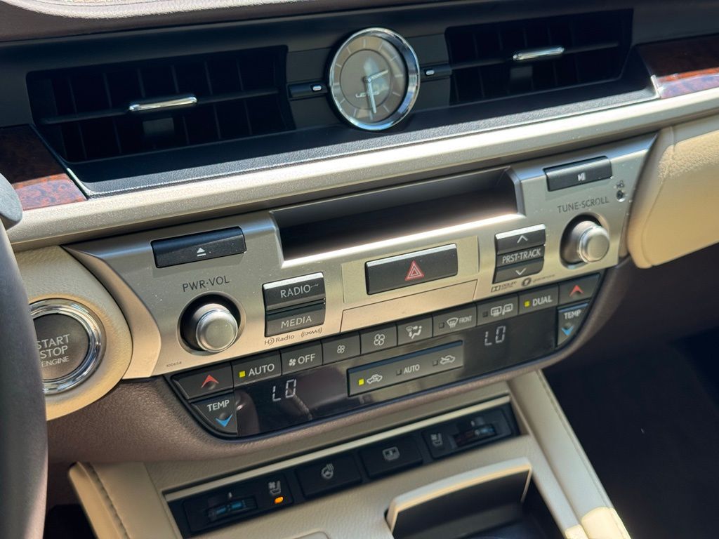 2017 Lexus ES 350 Luxury photo 16