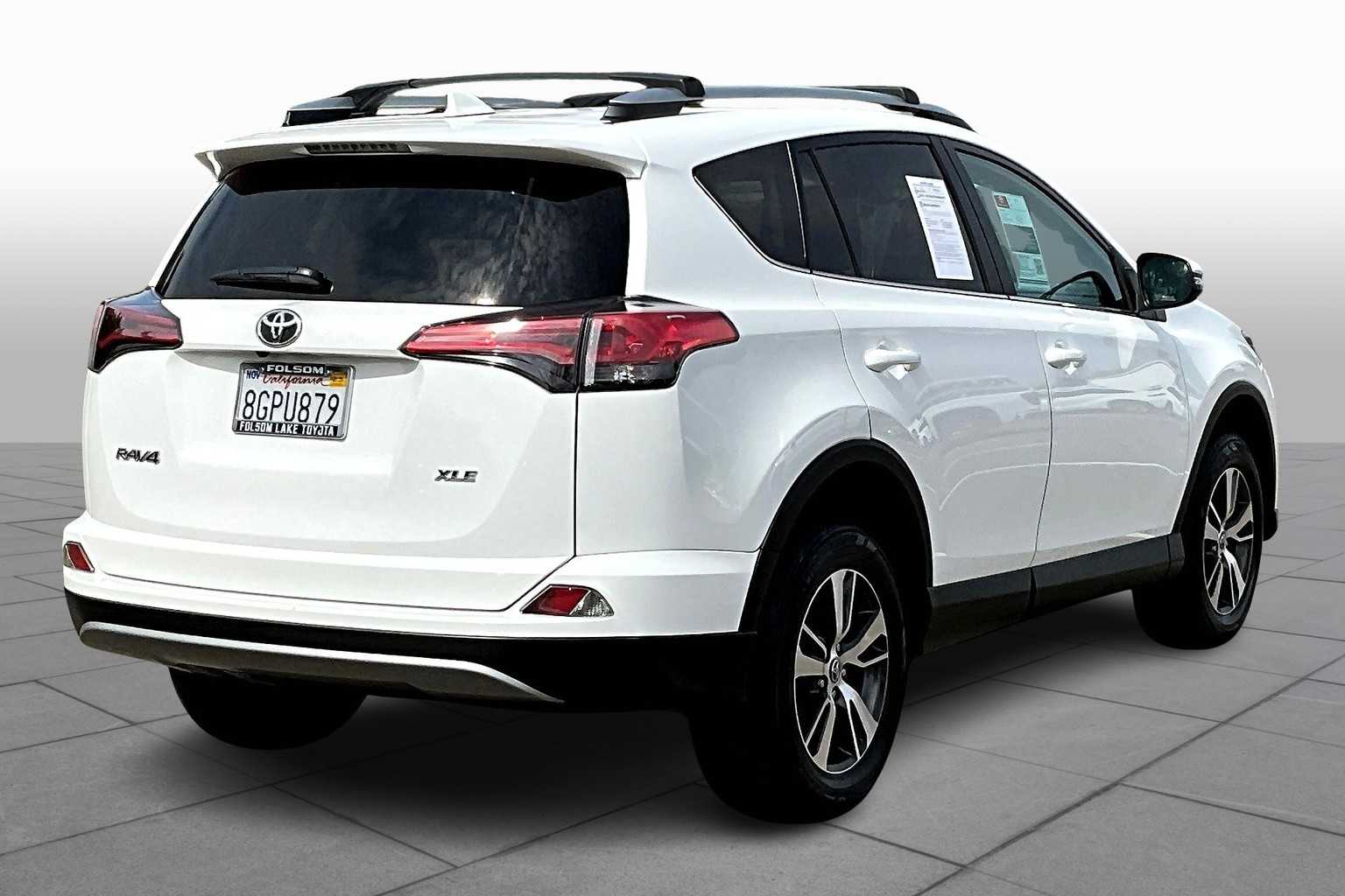 2018 Toyota RAV4 XLE photo 12