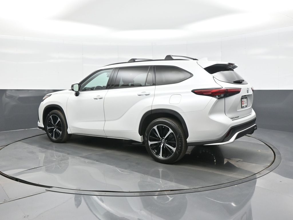 2022 Toyota Highlander XSE photo 3