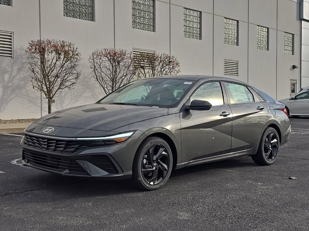 2026 Hyundai Elantra Hybrid SEL Sport photo 2