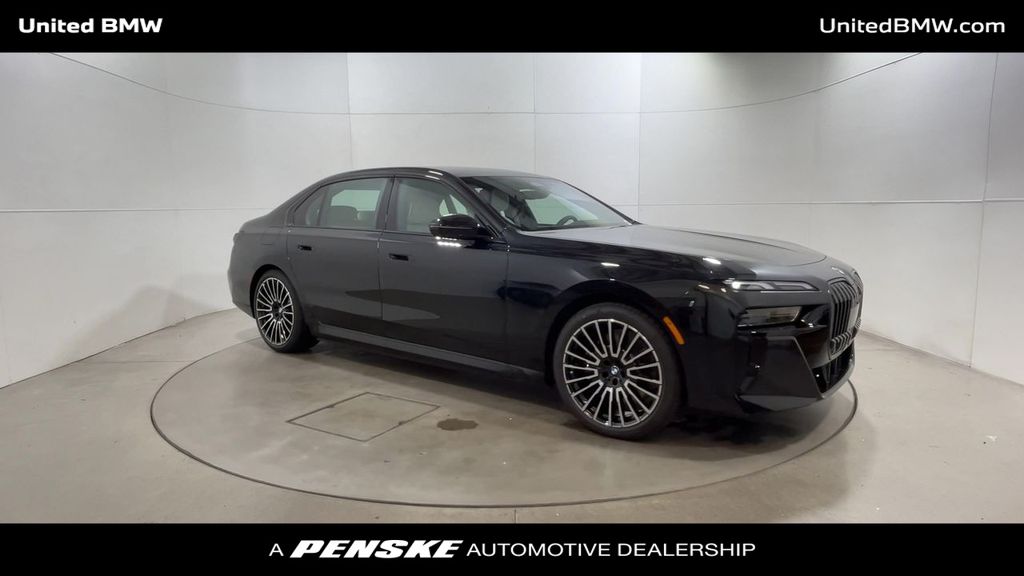 2026 Bmw 750e photo 2