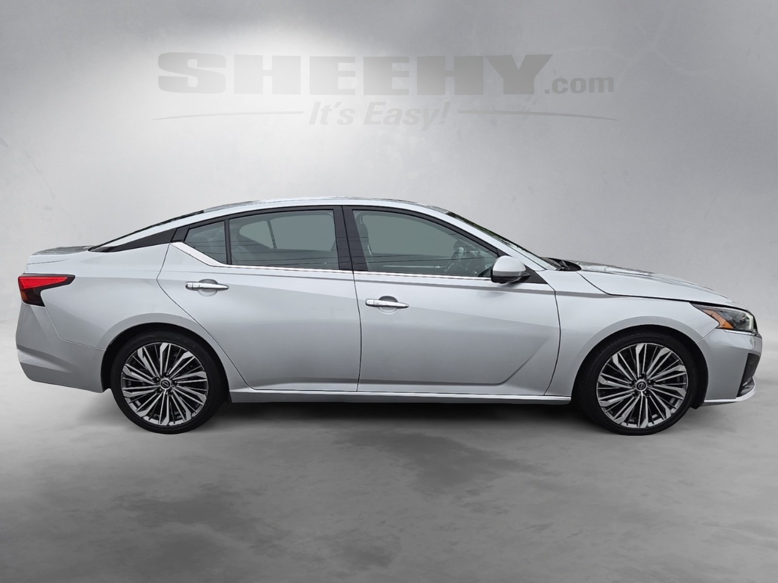 2023 Nissan Altima 2.5 SL photo 8