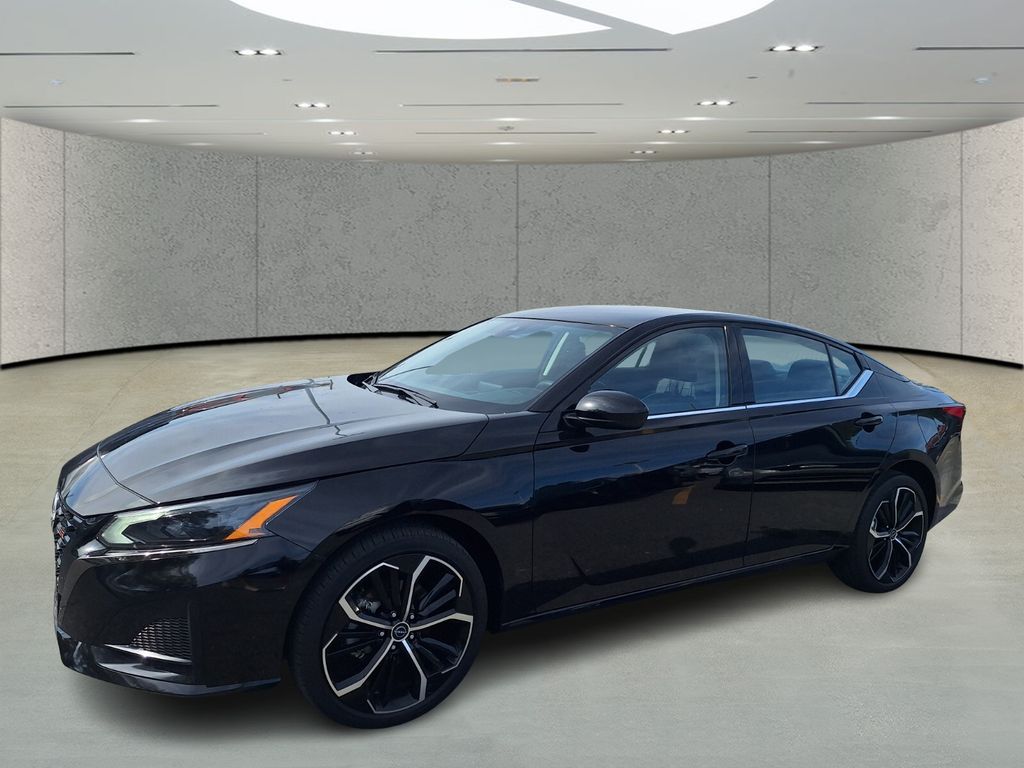 2025 Nissan Altima SR's photo