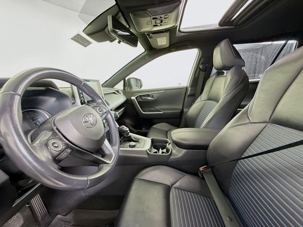 2020 Toyota RAV4 Hybrid XSE photo 19