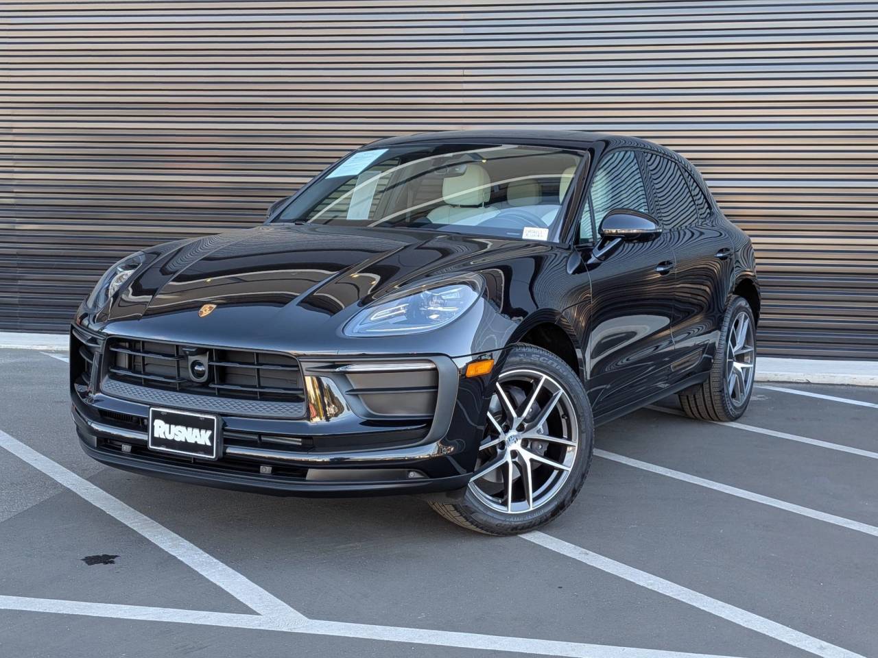 2025 Porsche Macan Base's photo