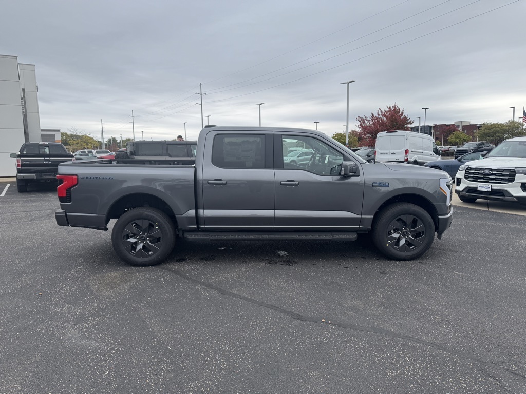 2025 Ford F-150 Lightning Lariat photo 2