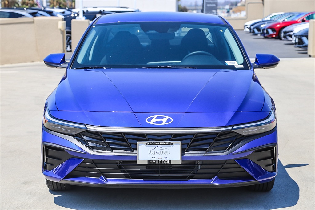2025 Hyundai Elantra Blue SEL Sport photo 2