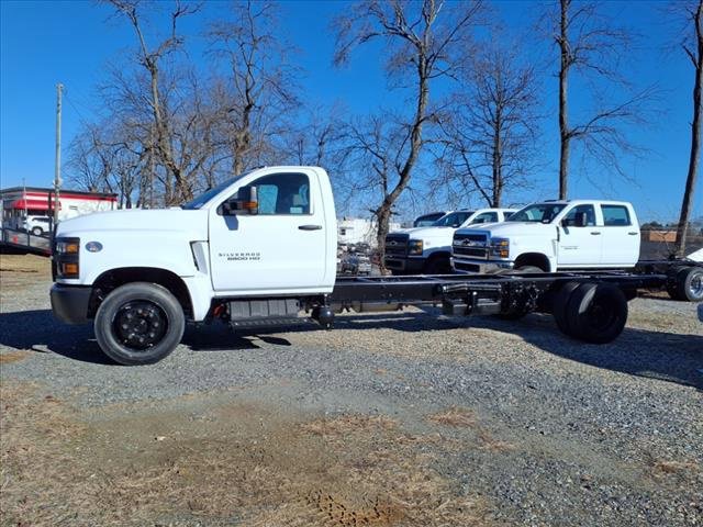 2024 Chevrolet Silverado 6500HD Work Truck photo 2