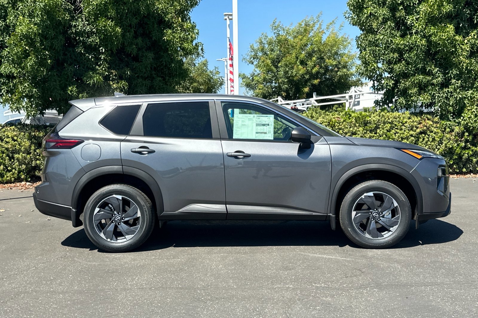 2026 Nissan Rogue SV photo 2