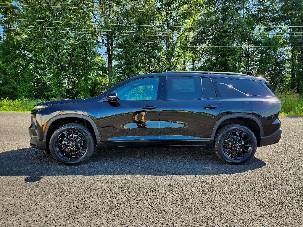 2025 Chevrolet Traverse photo 3