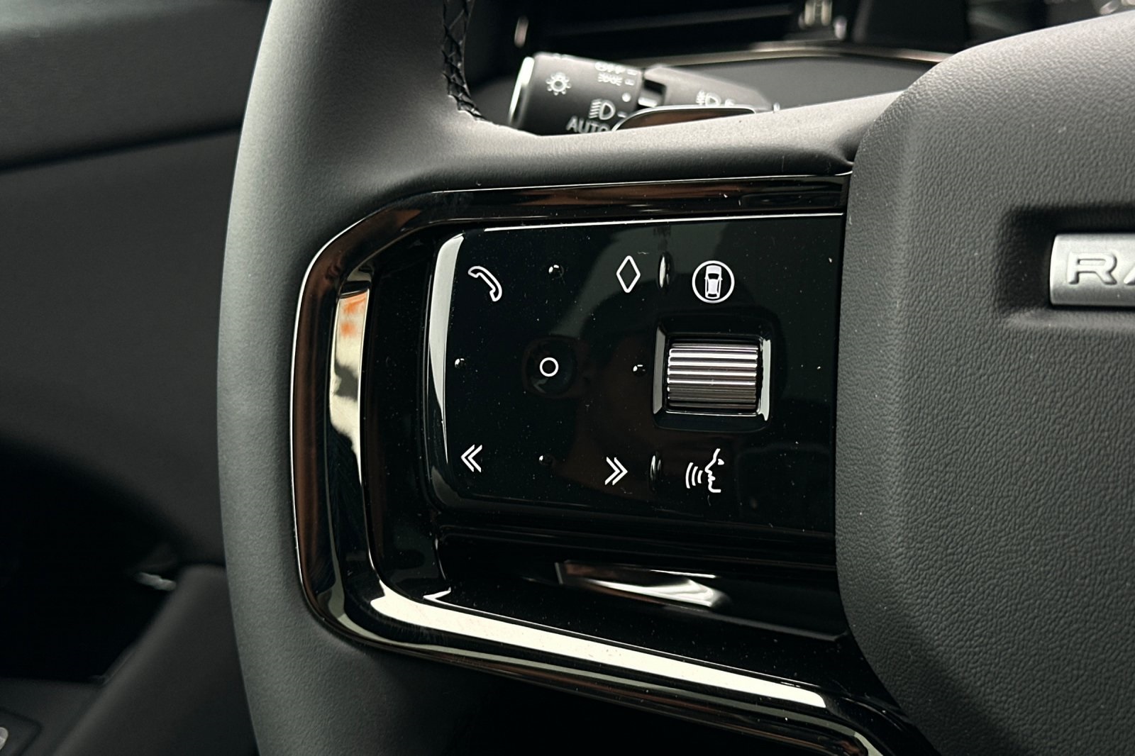 2026 Land Rover Range Rover Evoque Dynamic SE photo 26