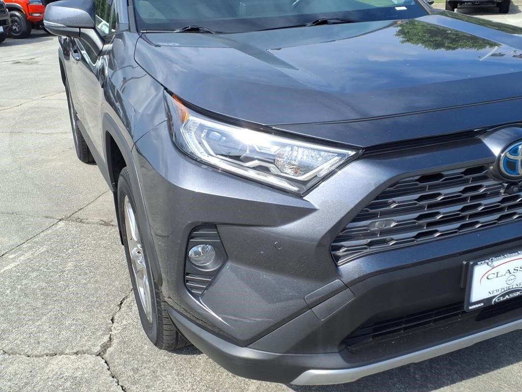 2020 Toyota RAV4 Hybrid Limited Sport photo 3