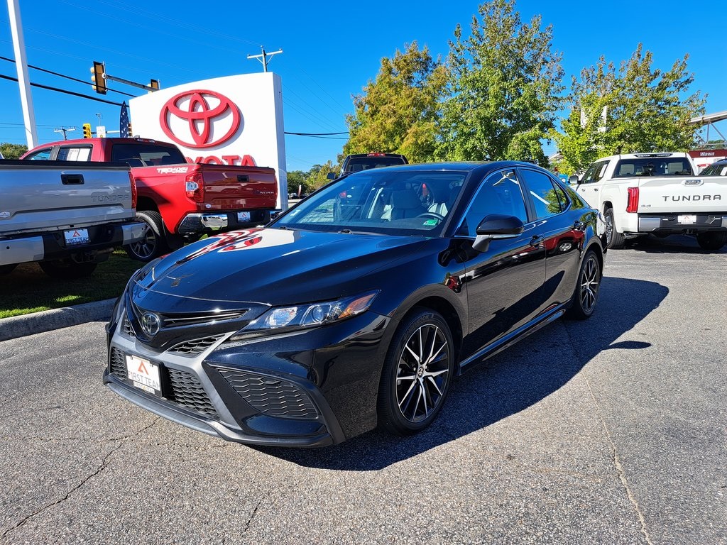 2022 Toyota Camry SE photo 2