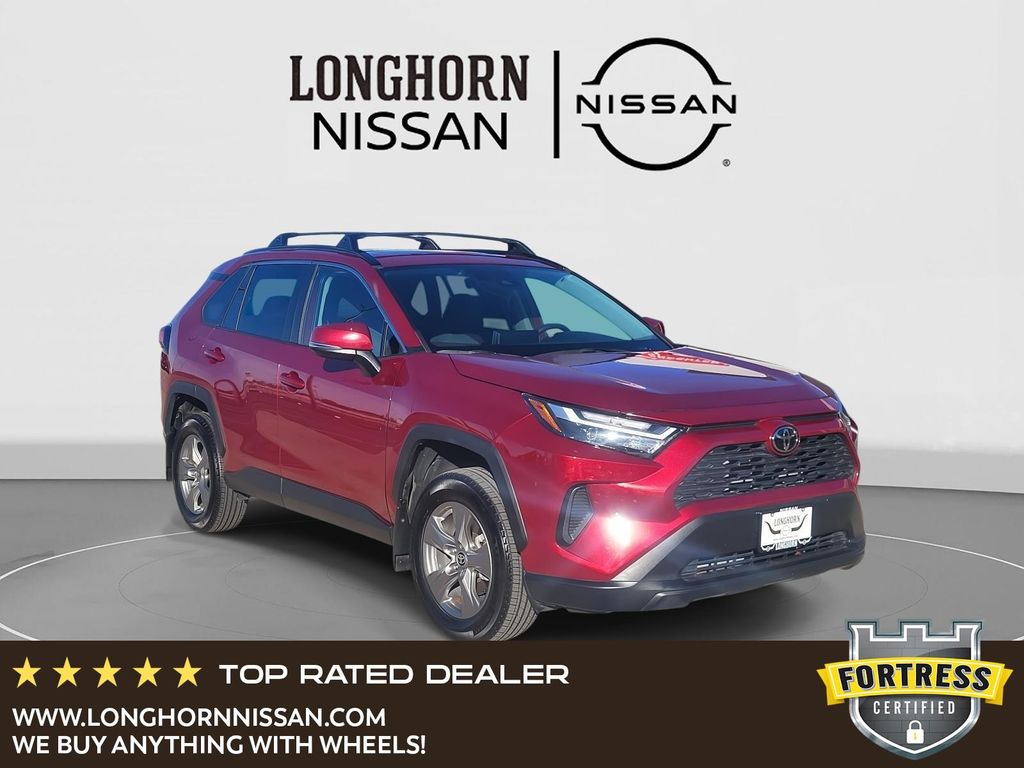 2021 Toyota RAV4 XLE's photo