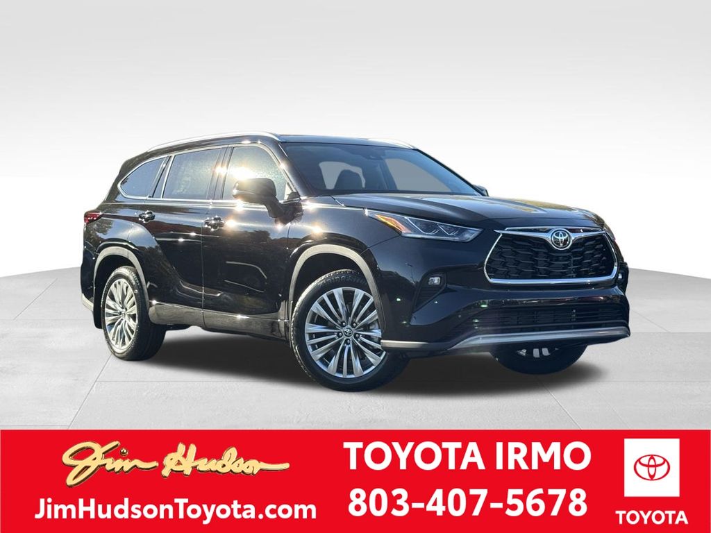 2026 Toyota Highlander Platinum's photo