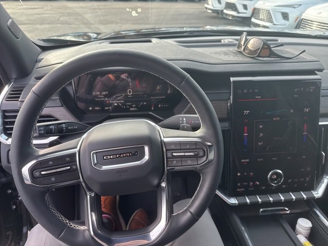 2025 GMC Acadia Denali's photo