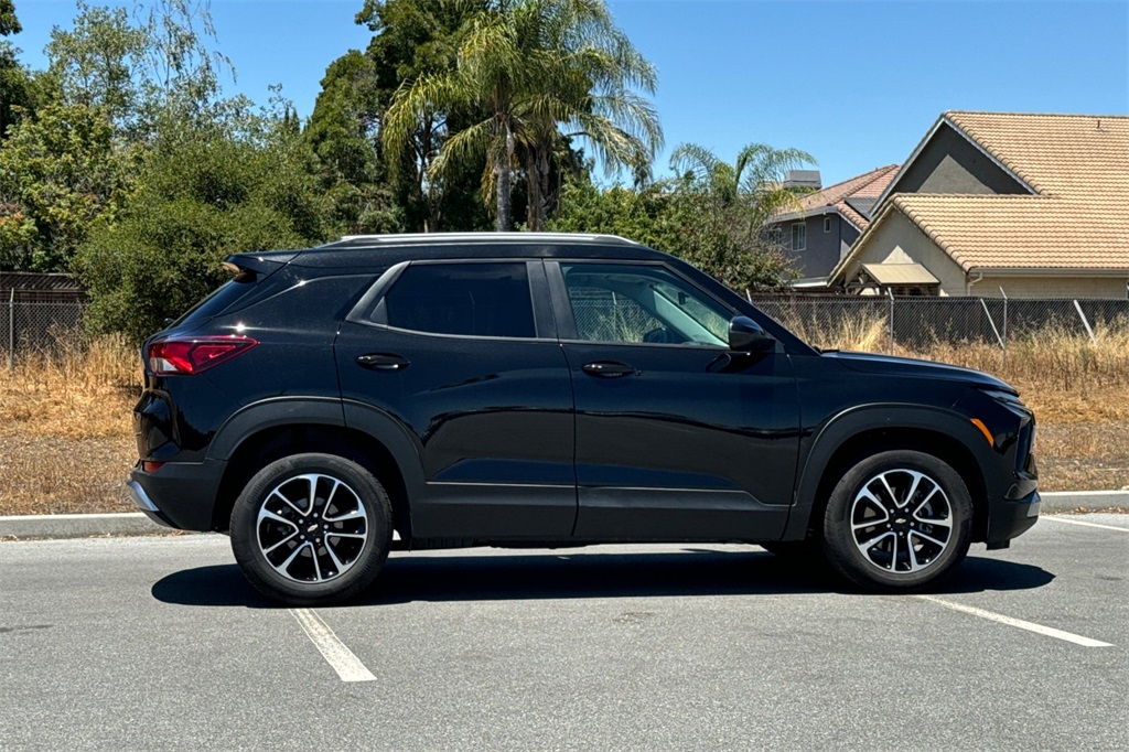 2025 Chevrolet Trailblazer LT photo 3