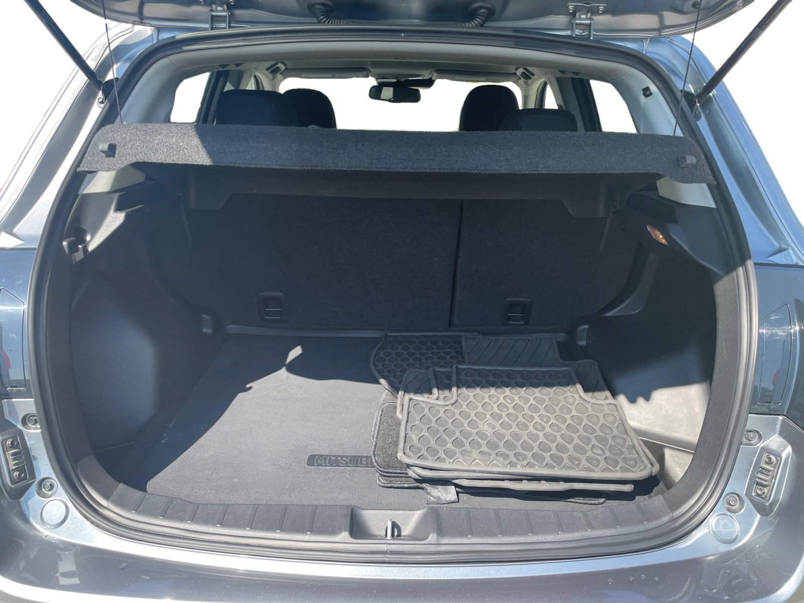 2023 Mitsubishi Outlander Sport LE photo 2