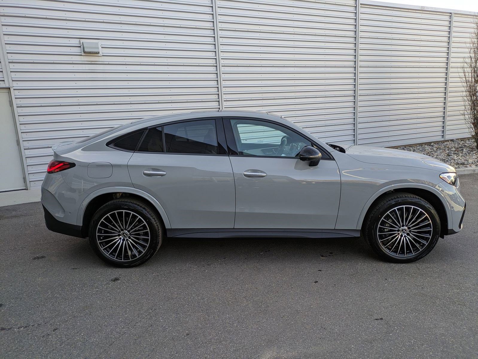 2025 Mercedes Benz GLC 300 4MATIC photo 2