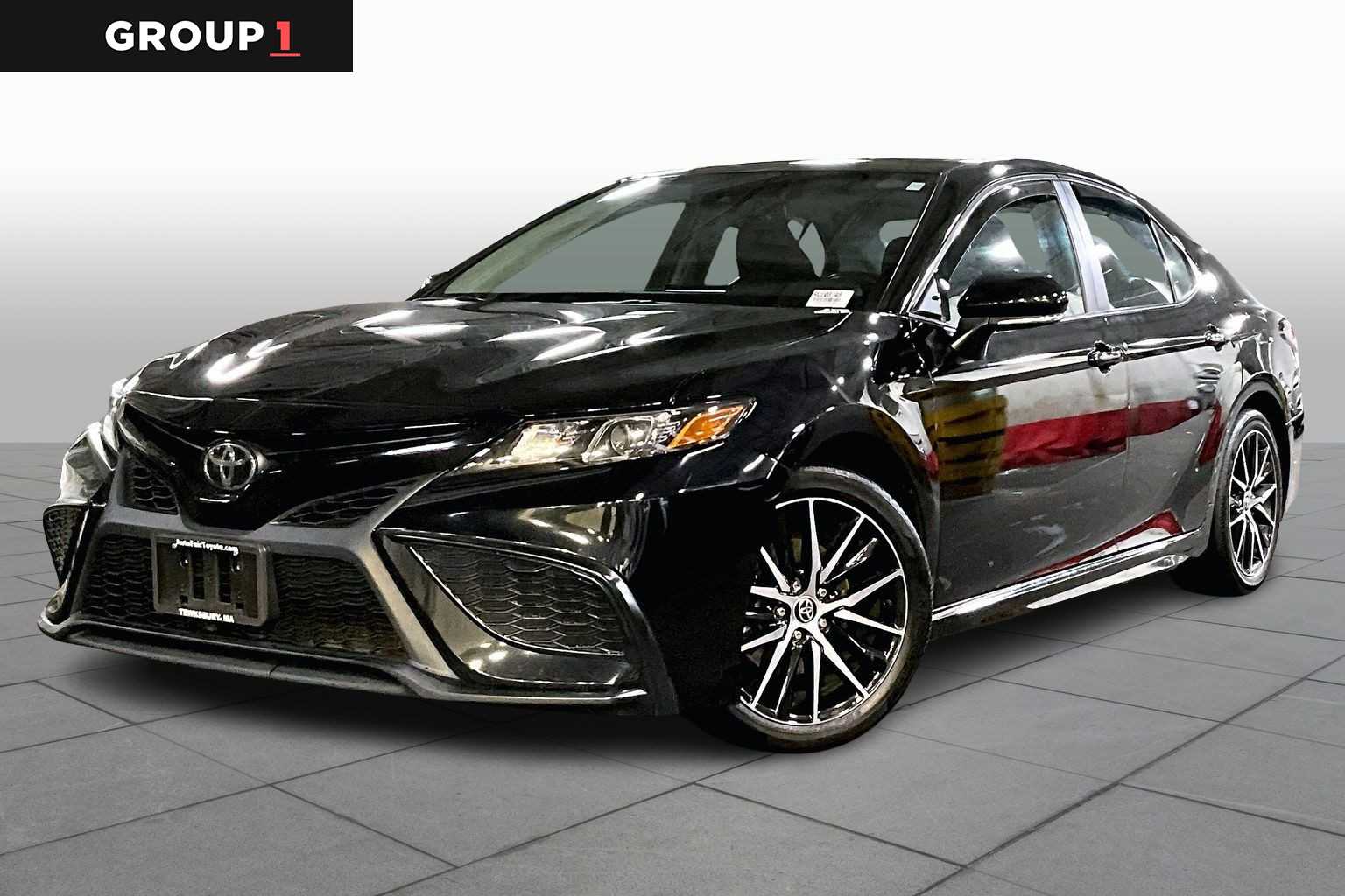 2024 Toyota Camry SE's photo
