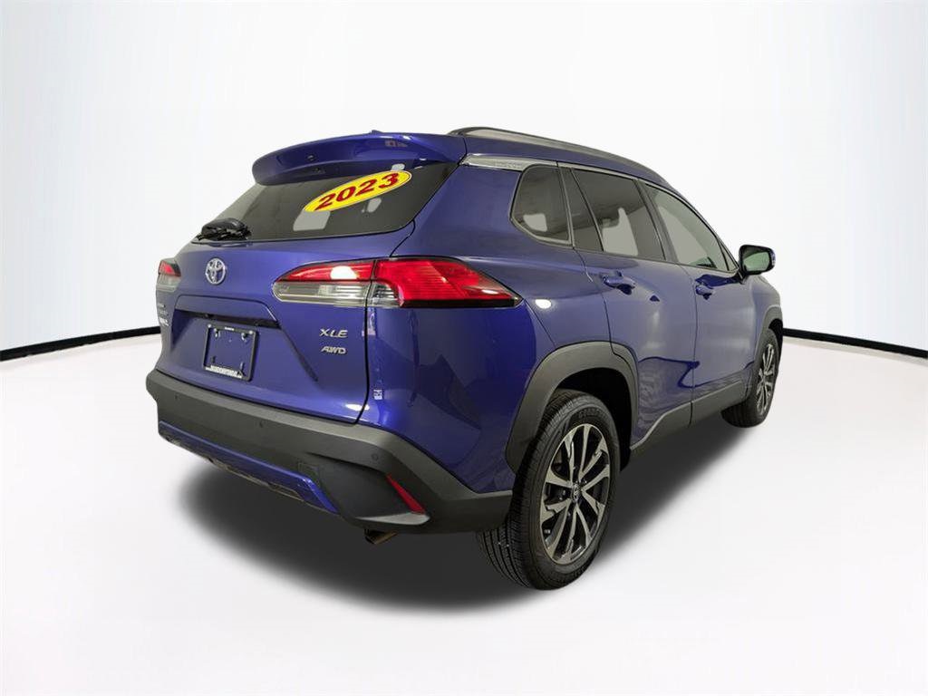 2023 Toyota Corolla Cross XLE photo 2