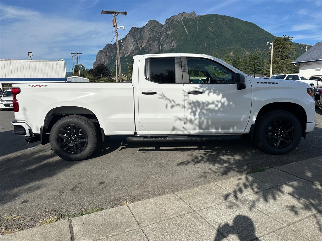 2025 Chevrolet Silverado 1500 Custom photo 5