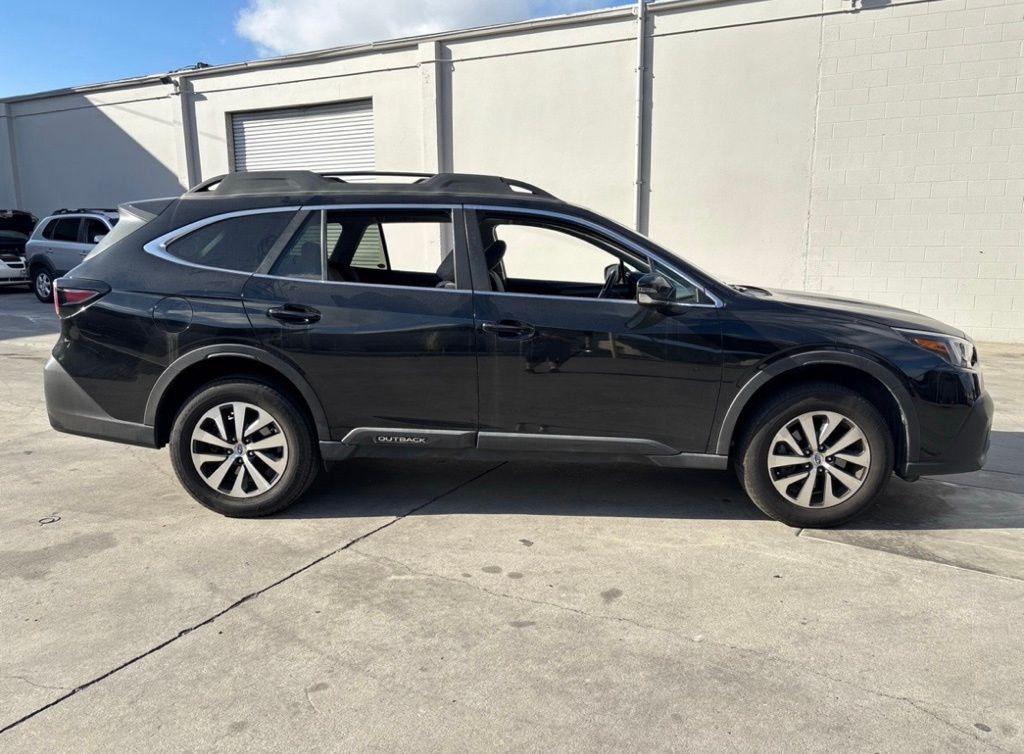 2021 Subaru Outback Premium photo 3