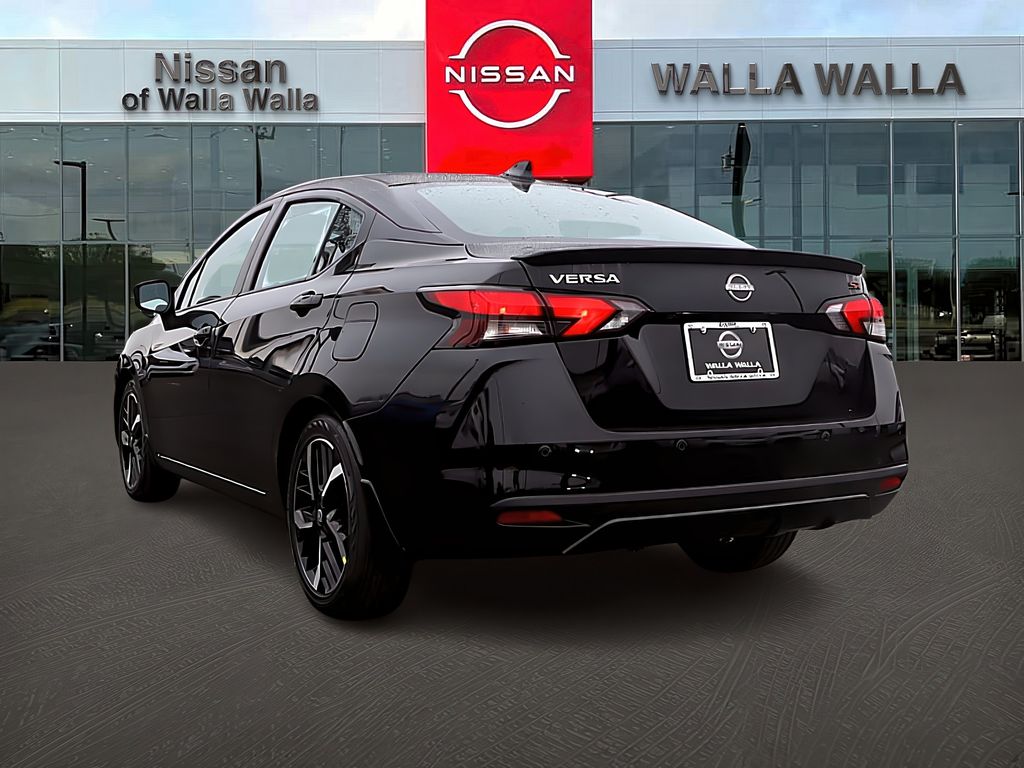 2025 Nissan Versa SR photo 5