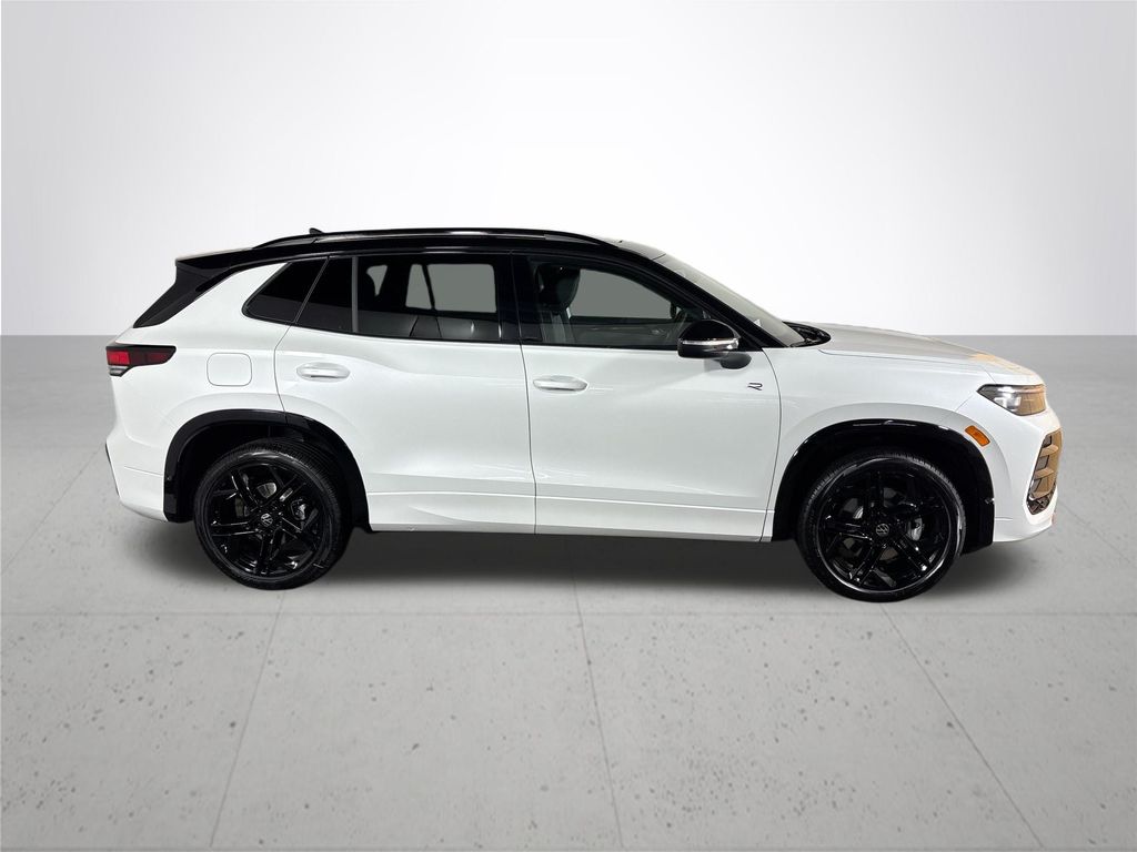 2025 Volkswagen Tiguan SE R-Line Black photo 5