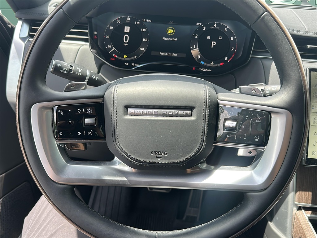 2024 Land Rover Range Rover SE photo 2
