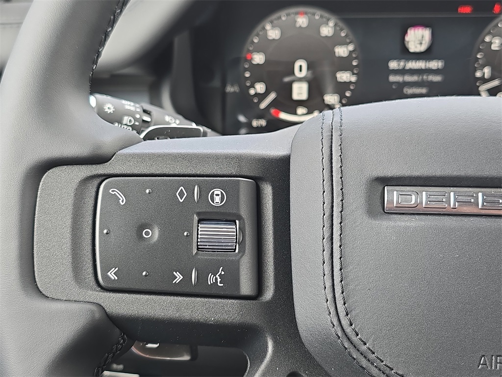 2025 Land Rover Defender 110 V8 photo 17