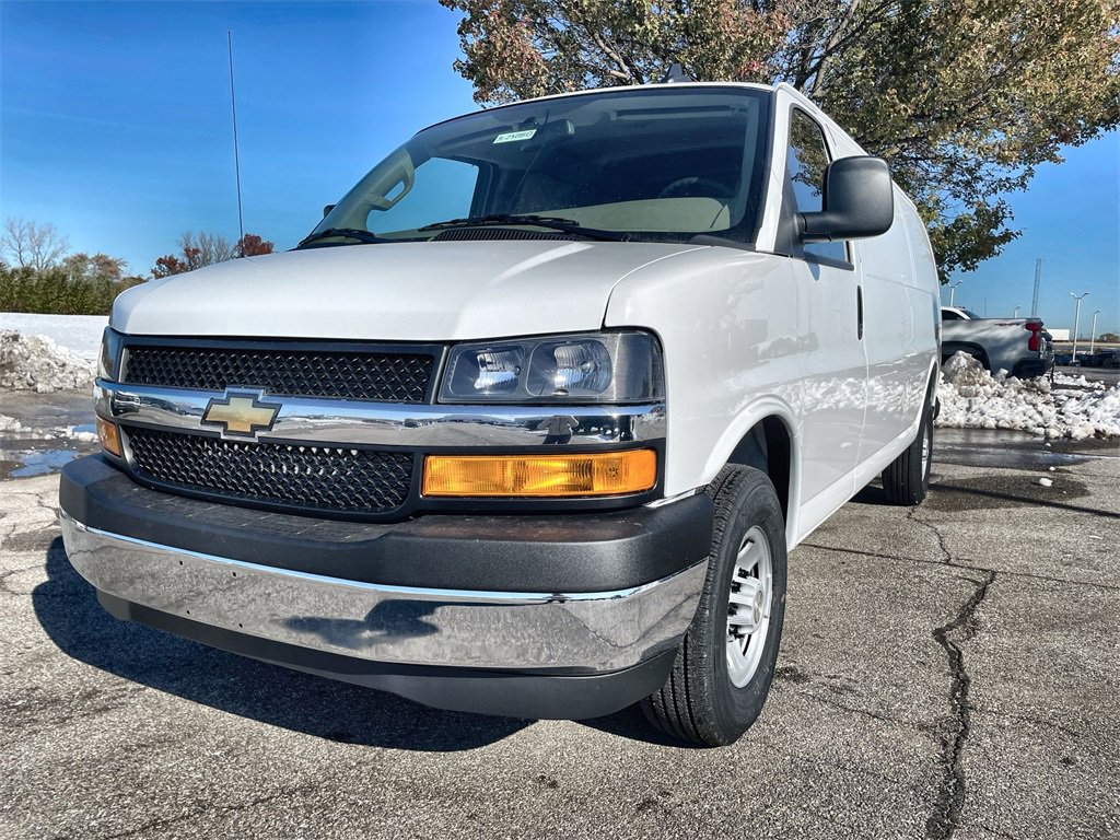 2025 Chevrolet Express Cargo 2500 photo 4