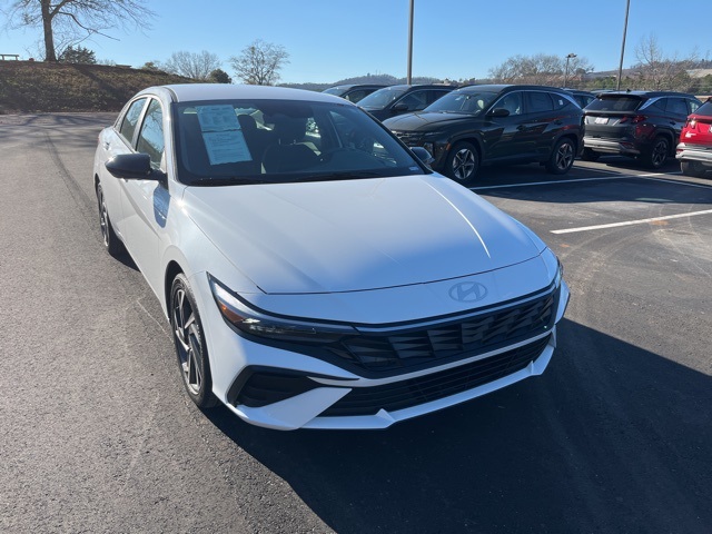2025 Hyundai Elantra SEL's photo
