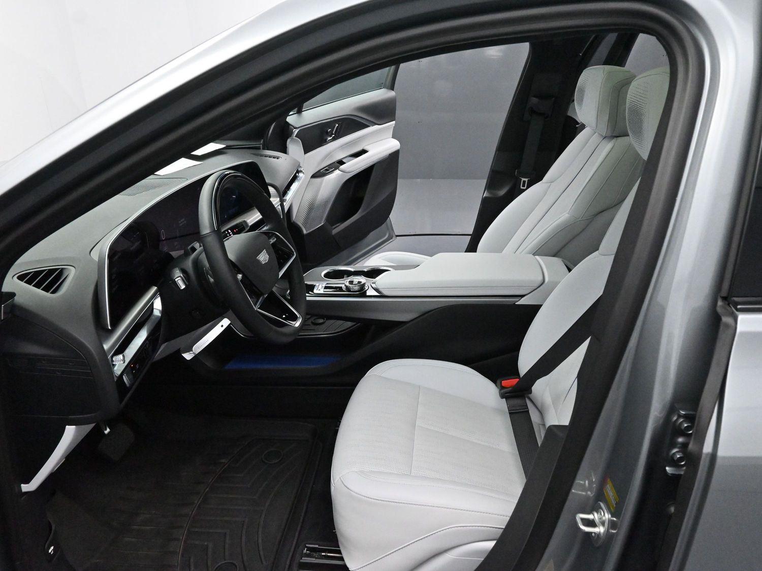 2024 Cadillac Lyriq Luxury photo 13