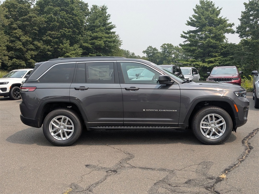 2025 Jeep Grand Cherokee Laredo X photo 2