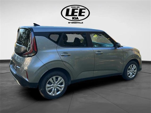 2023 Kia Soul LX photo 2