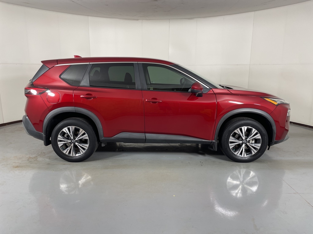 2022 Nissan Rogue SV photo 9