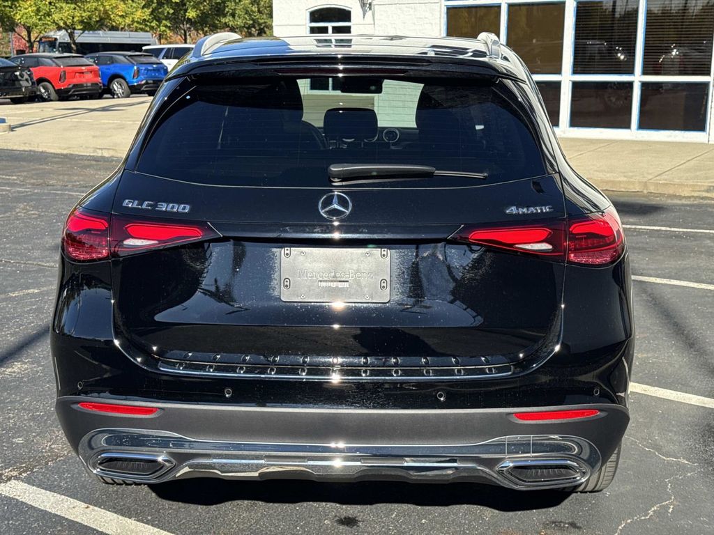 2025 Mercedes Benz GLC 300 4MATIC photo 2