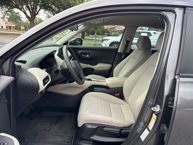 2025 Honda HR-V LX photo 7