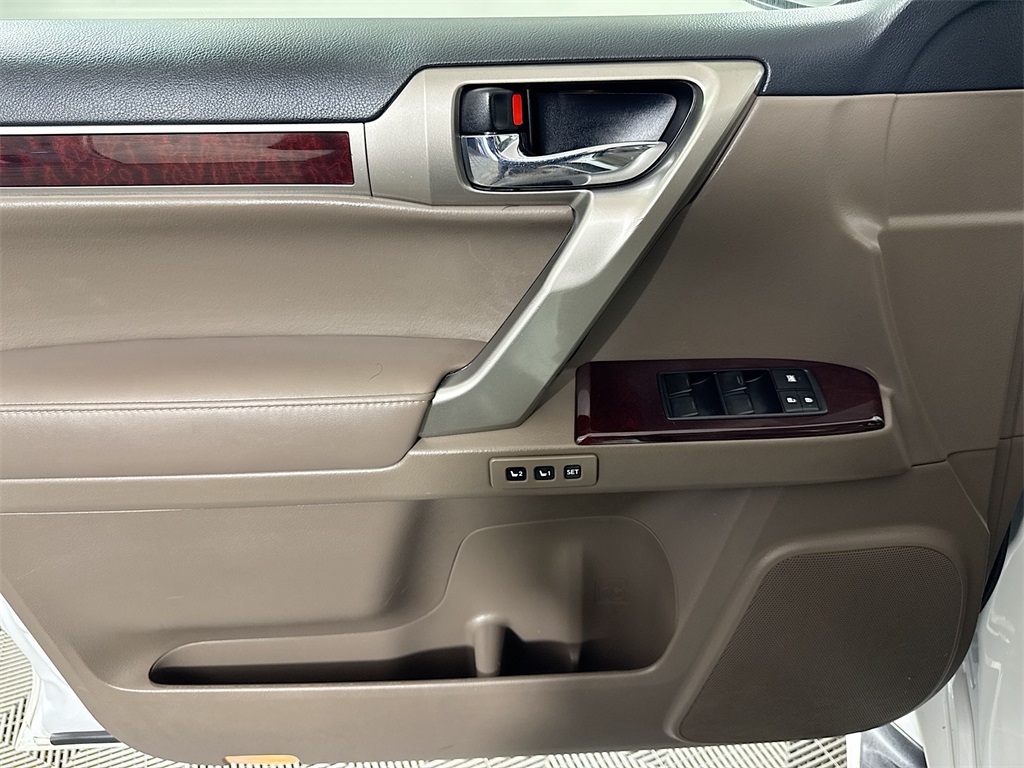 2016 Lexus GX 460 Luxury photo 25
