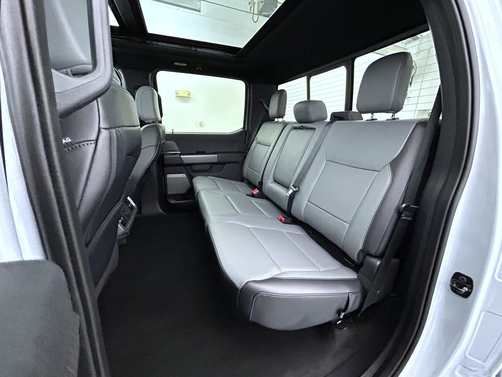 2025 Ford F-150 Lightning Lariat photo 16