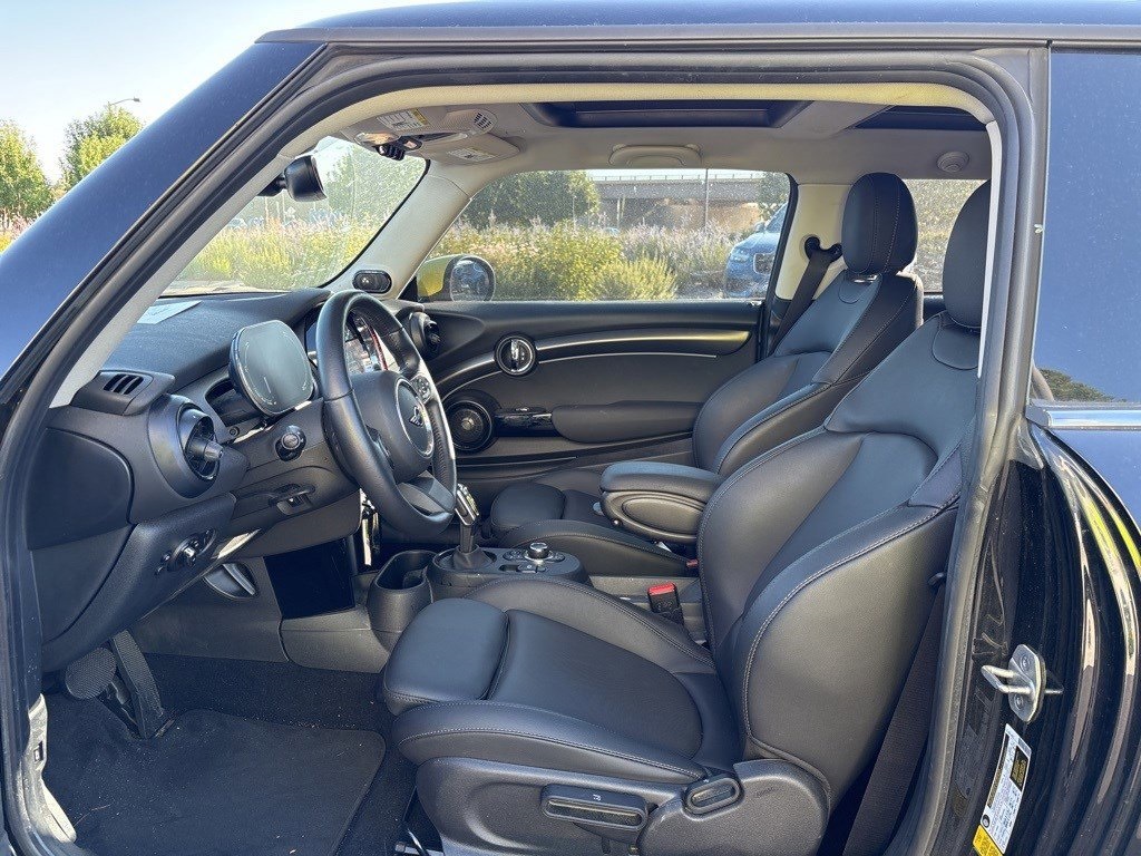 2024 Mini Cooper 2 Door Hardtop SE photo 8