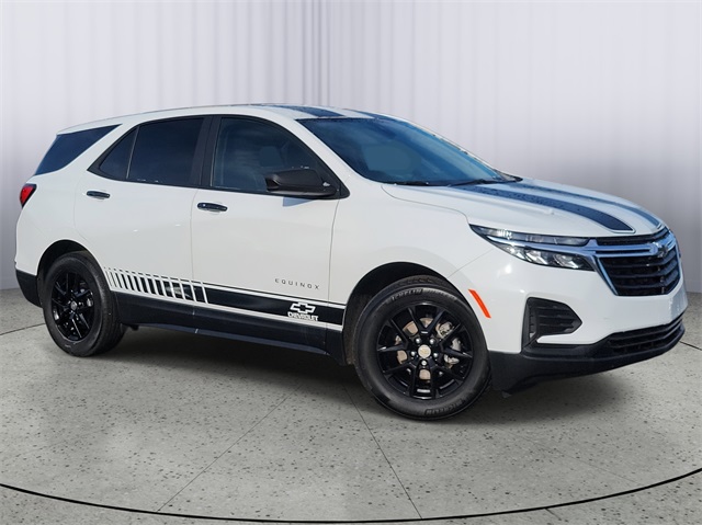 2022 Chevrolet Equinox LS's photo
