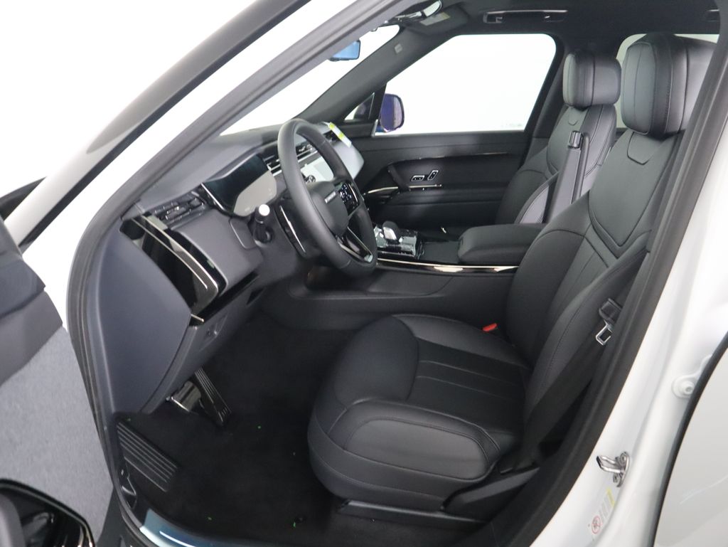 2025 Land Rover Range Rover Sport SE photo 16