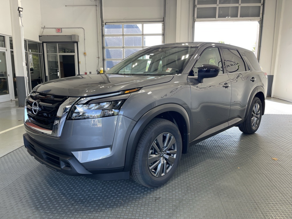 2025 Nissan Pathfinder S photo 2